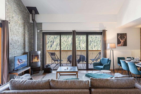 Télévision, cheminée