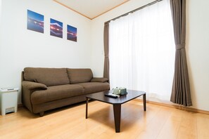 Casa família (6 minutes from Nijo Station) | Sala de estar | TV de tela plana