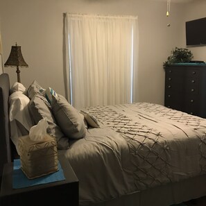 3 bedrooms, desk, iron/ironing board, free WiFi - Spacious, clean, comfortable home that's relaxing with a warm feeling.<br> (San Antonio)