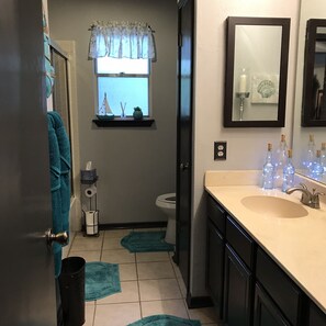Combined shower/tub, towels, soap, toilet paper