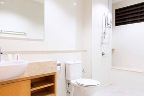 Hair dryer, towels, shampoo, toilet paper - Balik Pulau Central Valley by D Imperio7 (Kampung Permatang Tengah)
