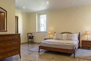 4 chambres, coffre-fort pour ordinateur portable