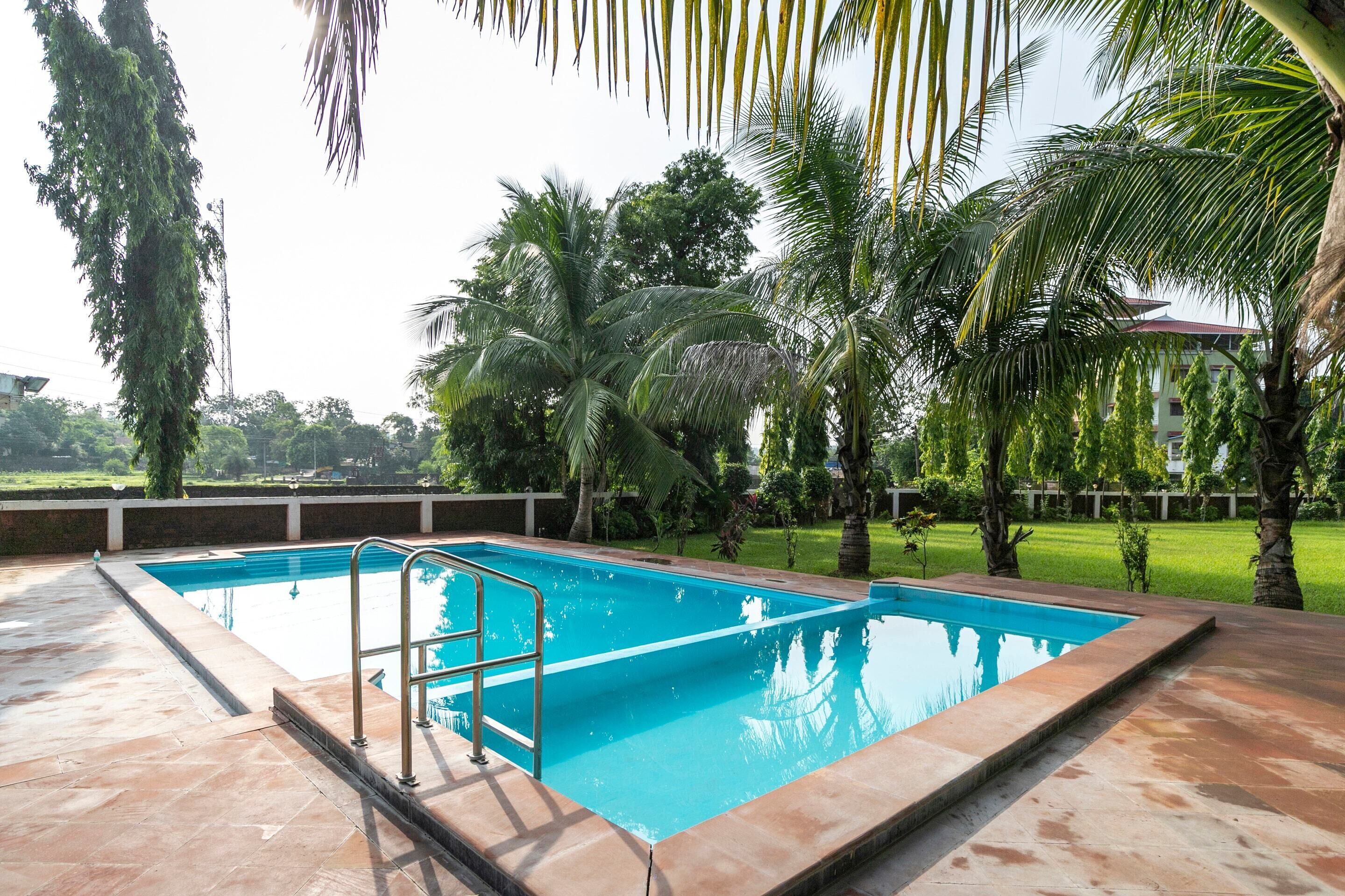 من حمّامات السباحة المغطاة، حمّام سباحة خارجي