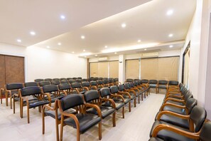 Meeting facility - Capital O 46139 Green Valley Resort (Silvassa)