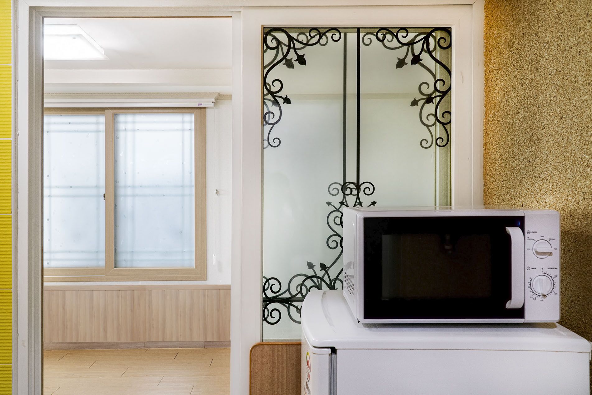 Camera Premium | Cucina privata | Frigorifero con congelatore, microonde, piano cottura, risottiera