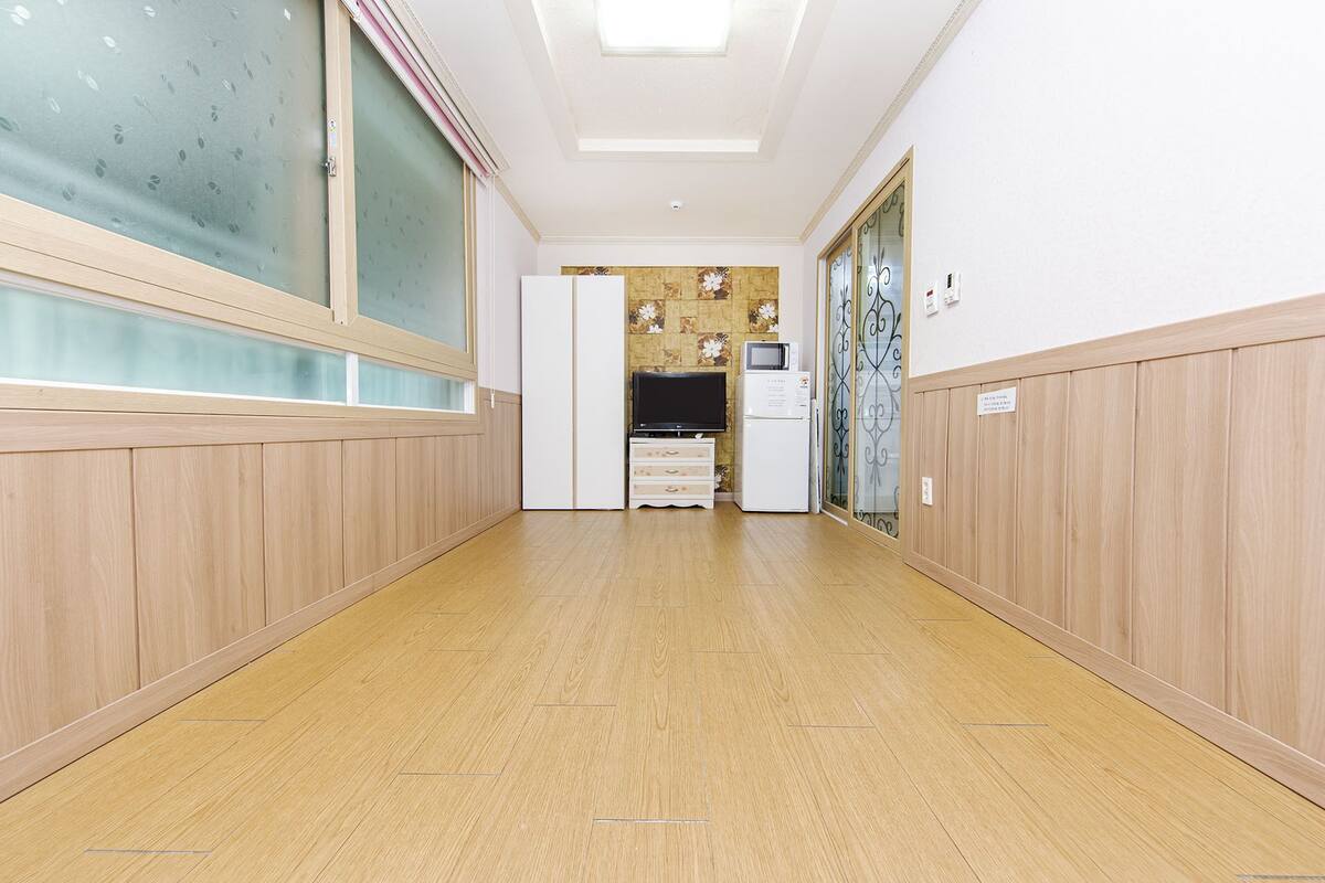 Deluxe Room (2)