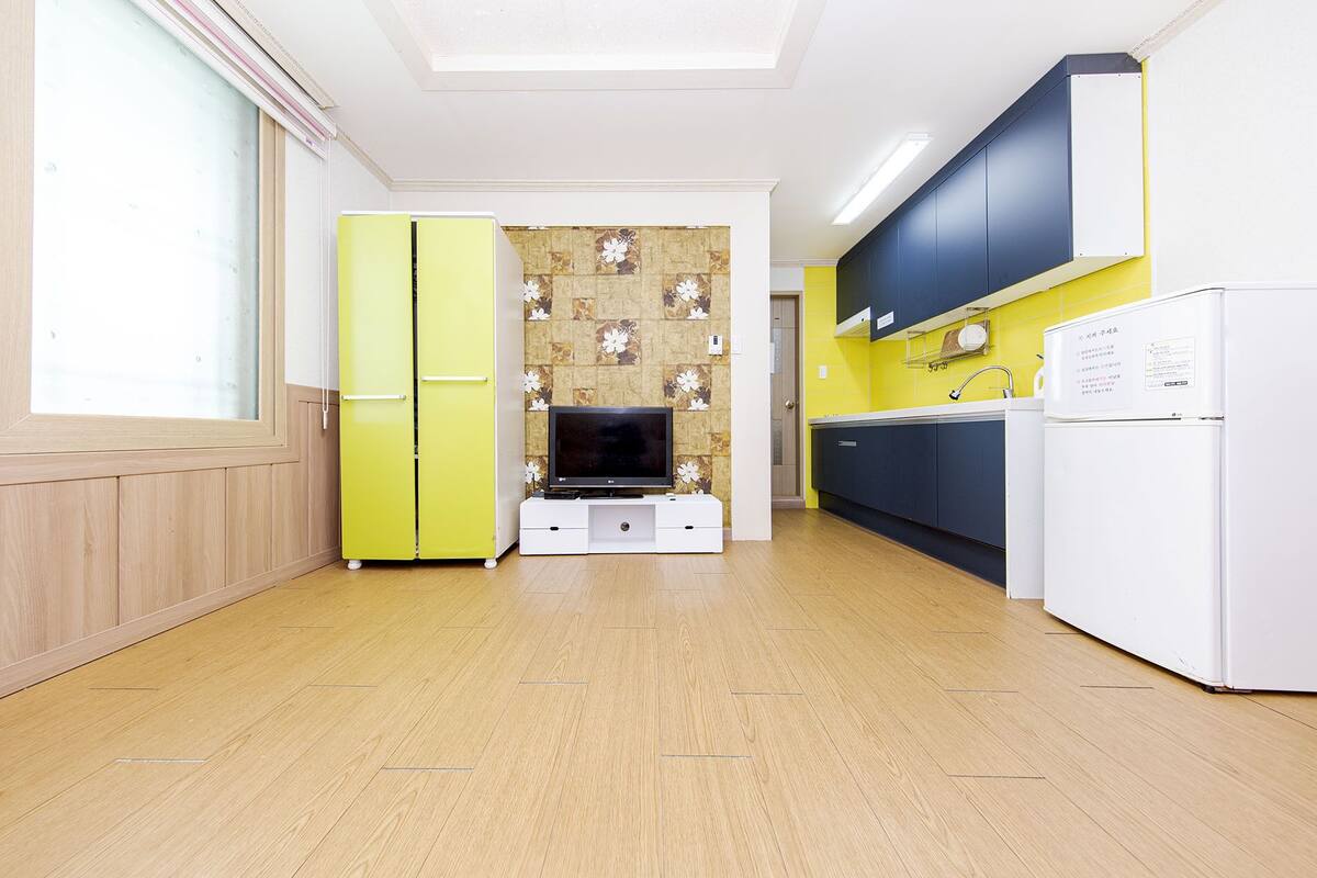 Suite (Two room) | Living area