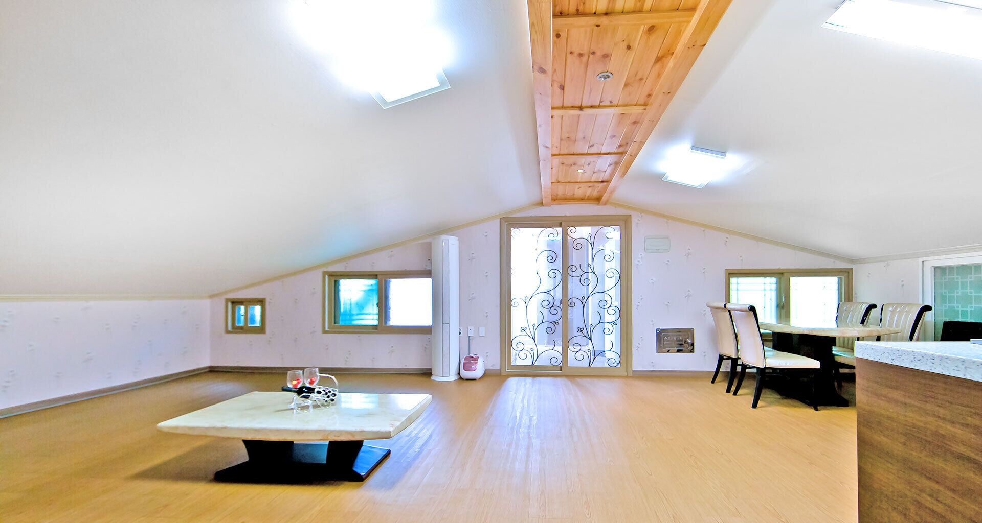 Suite familiare (Contact pension in advance) | Area soggiorno | TV LCD