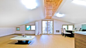 Family Suite (Contact pension in advance) | Living area - Daecheon Hub Pension (Boryeong)