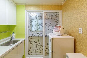 Standard Room | Private kitchenette | Full-size fridge, microwave, stovetop, rice cooker
