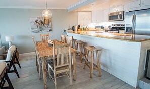 Dining - Seven Mile Beachfront Condo at Discovery Point (George Town)