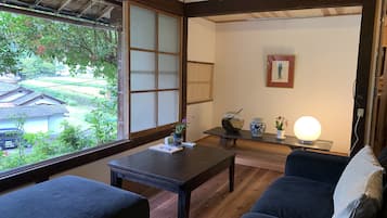 Private Vacation Home | Living area