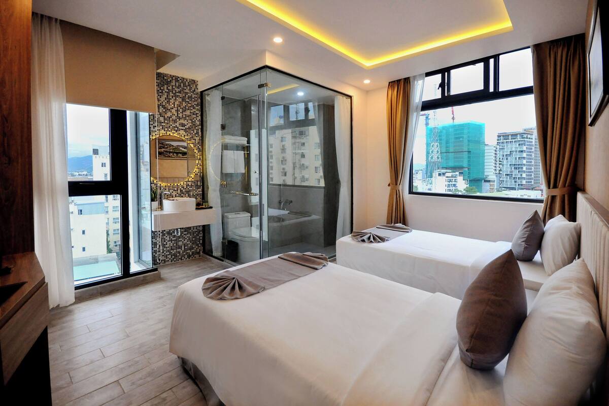 Premier Double Room | Premium bedding, down comforters, pillowtop beds, minibar