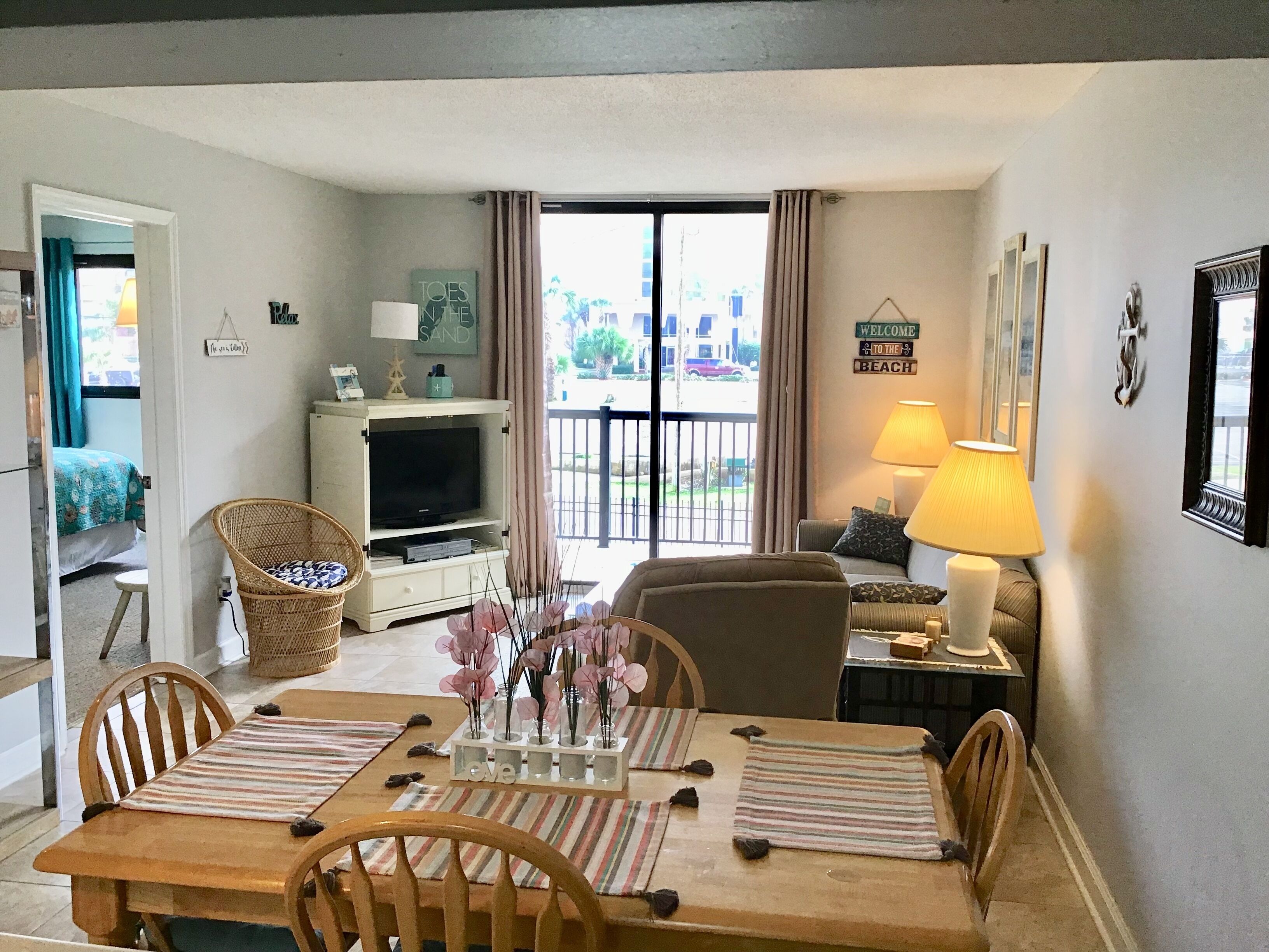 Smart TV, DVD player, stereo