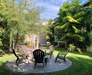 Backyard Garden Area 1 - Buttercup - 3BR Home Close to the Convention Center + Walk to Downtown (West Palm Beach)