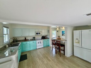 Coffee/tea maker, fridge, microwave, oven - A Beautifully Kept Historic Retreat, Walking Distance to Downtown (Washington)