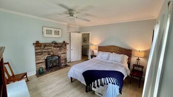 2 bedrooms, iron/ironing board, WiFi (free), bed sheets