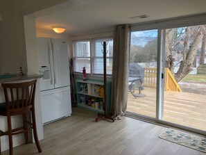 Interior - Immaculate Cottage in the Historic District.  Quiet street, large fenced yard.   (Washington)