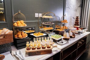 Frukostbuffé varje dag mot avgift