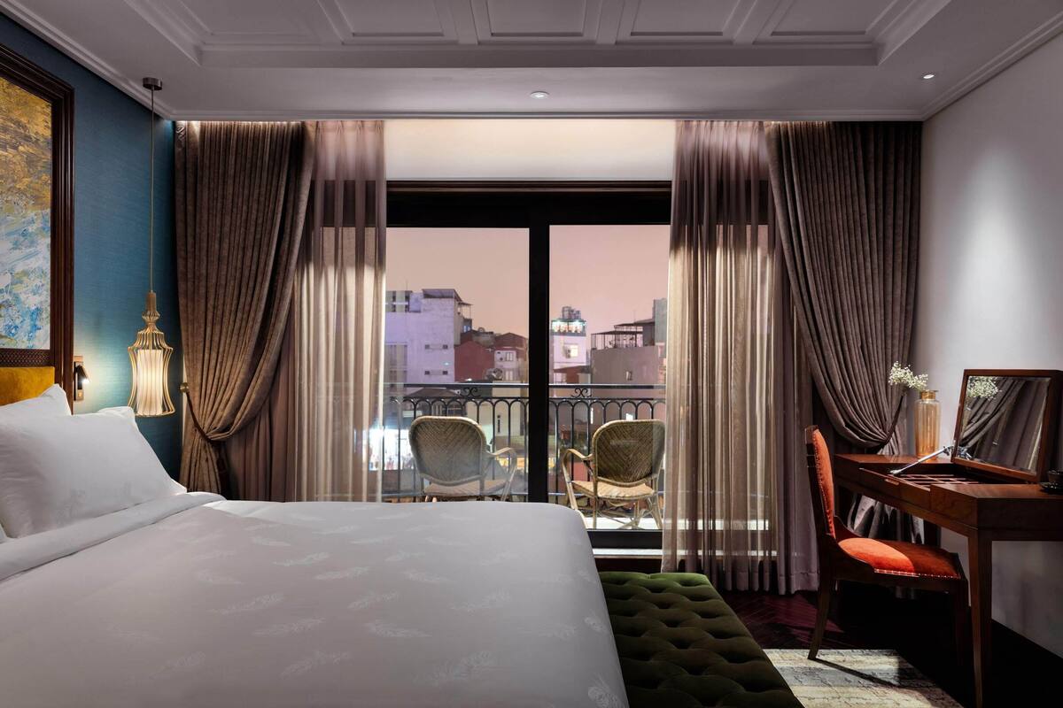 grand balcony suite room | 1 bedroom, minibar, in-room safe, desk