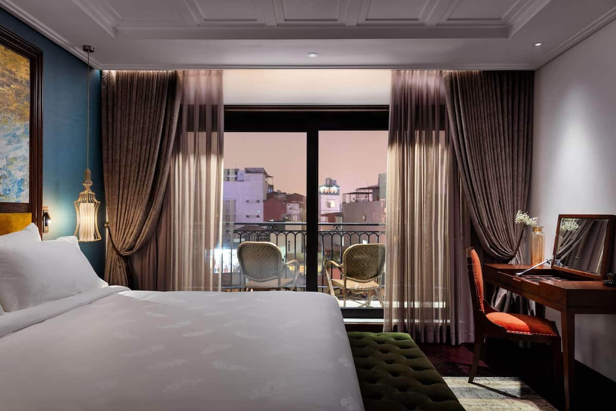 Grand Balcony Suite Room | 1 υπνοδωμάτιο, μίνι μπαρ, χρηματοκιβώτιο στο δωμάτιο, γραφείο