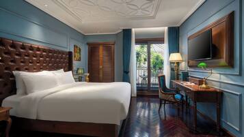 Luxury Suite | 1 bedroom, minibar, in-room safe, desk