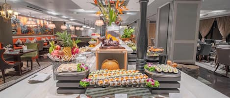 Daily buffet breakfast (VND 450000 per person)