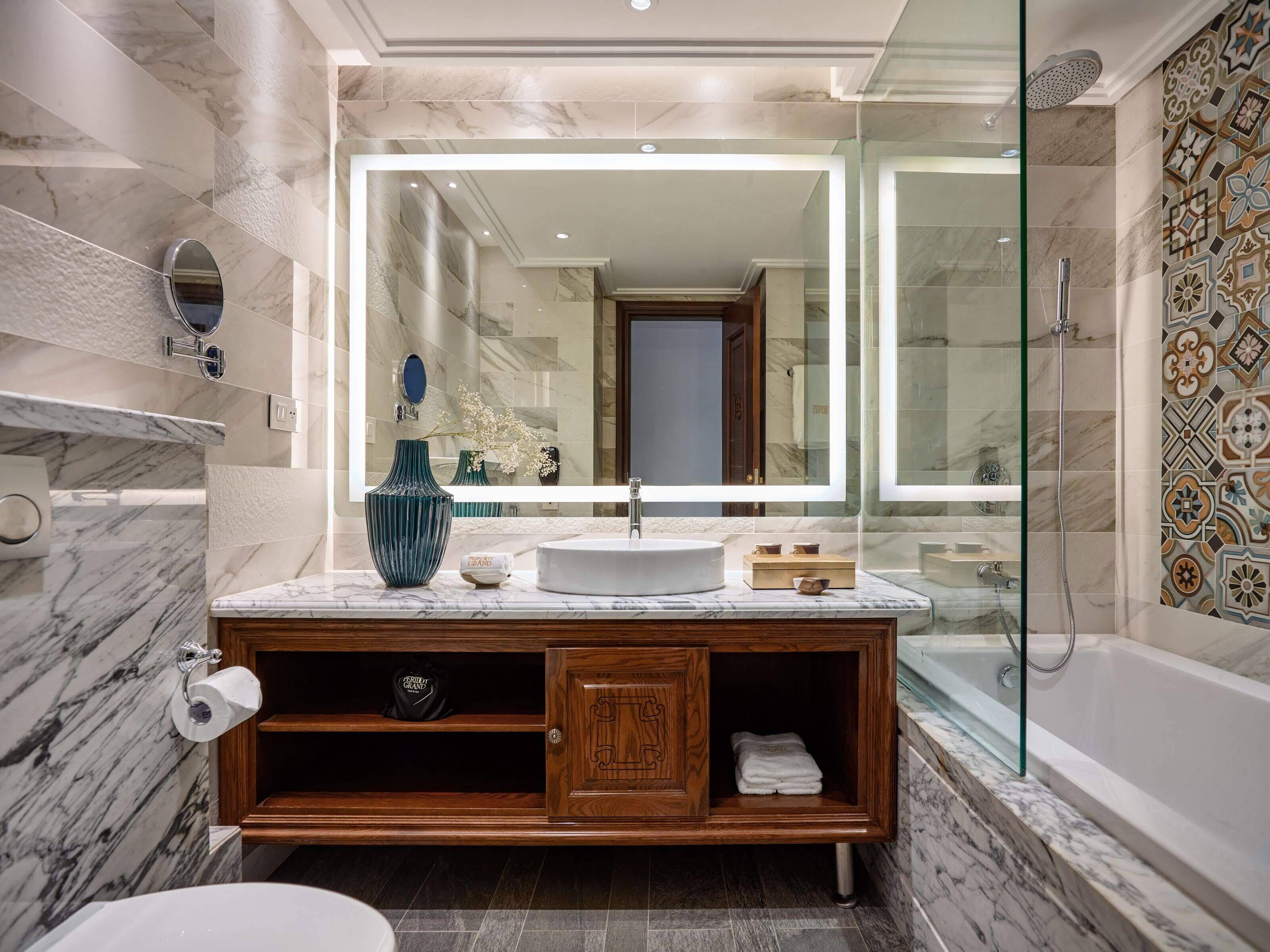 separate bathtub and shower, deep-soaking bathtub, rainfall showerhead