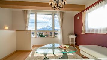 Villa, 3 habitaciones | Zona de estar | Una televisión de pantalla plana, Netflix, servicios de streaming