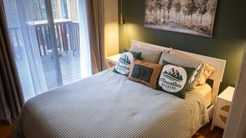 5 bedrooms, travel cot, free WiFi, bed sheets