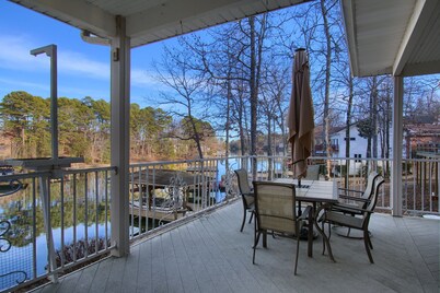 5000 SF 6 BR Lake Balboa Golfers & Boaters Dream Home