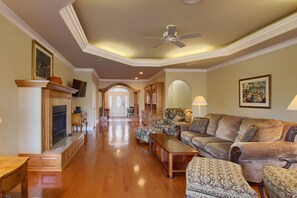 Smart-TV, Kamin, Tischtennisplatte, Bücher