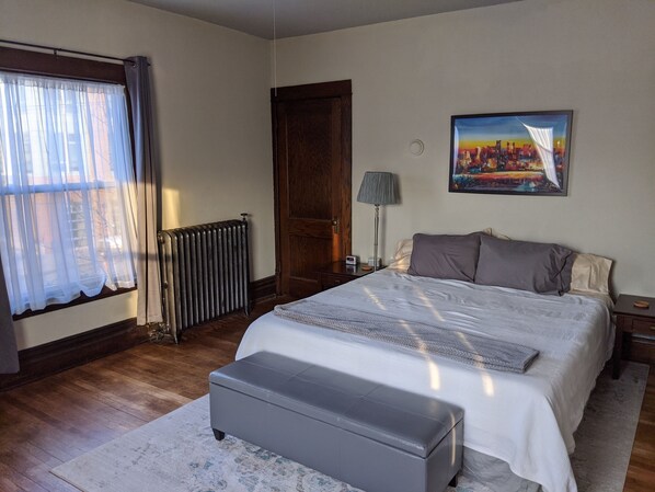 1 bedroom, desk, iron/ironing board, WiFi