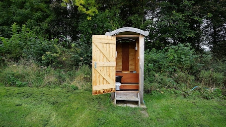 Cabin | Bathroom | Shower, hair dryer, towels, toilet paper