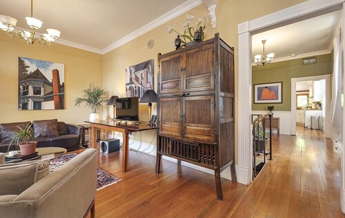 Victorian House, Downtown NW, 3Baths, Deck, Patio, Garden, Reunions, Families