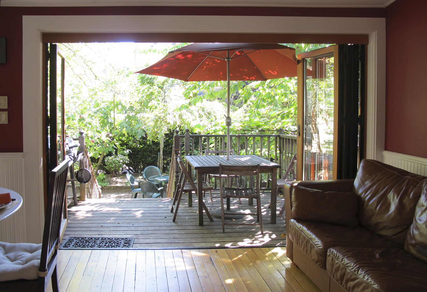 Smart TV, fireplace, video games, DVD player