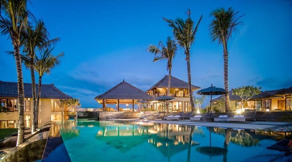 حمّام سباحة خارجي