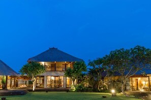 Exterior - 5 BDR Villa with sea views in Canggu (Pererenan,)
