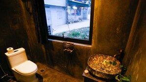 Unclassified image, 2 of 16, button - Bi's House (Bai Chay)