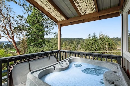 Deer Harbor Cottage on the Bluff