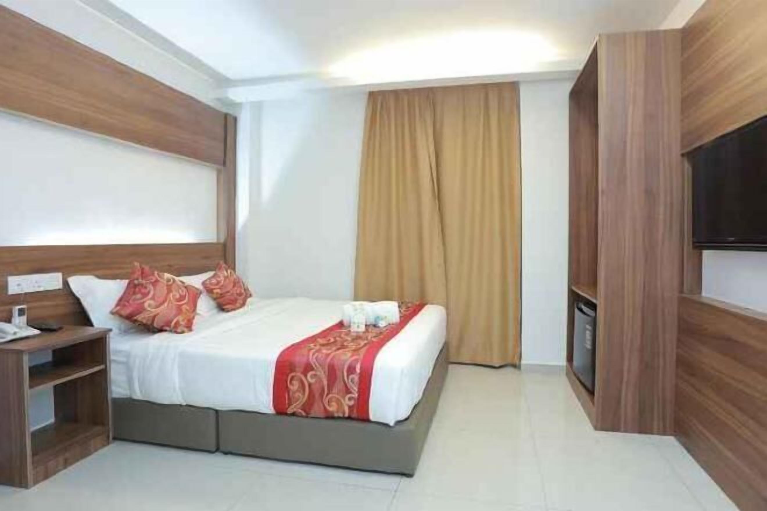 Desk, laptop workspace, free WiFi, bed sheets