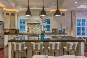 冰箱、微波炉、烤箱、炉灶