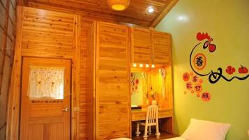 Double Room with Mountain View | Blackout drapes, free WiFi, bed sheets