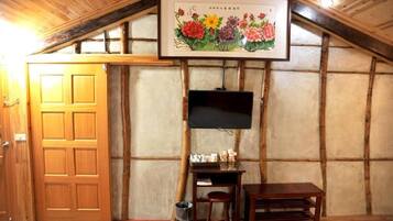 Deluxe Queen Room with Two Queen Beds | Blackout drapes, free WiFi, bed sheets