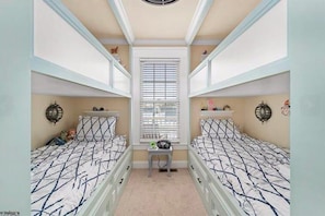 5 bedrooms, iron/ironing board, WiFi