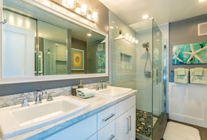 Combined shower/bathtub, hair dryer, towels, soap