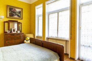 1 chambre, lits bébé (en supplément), draps fournis