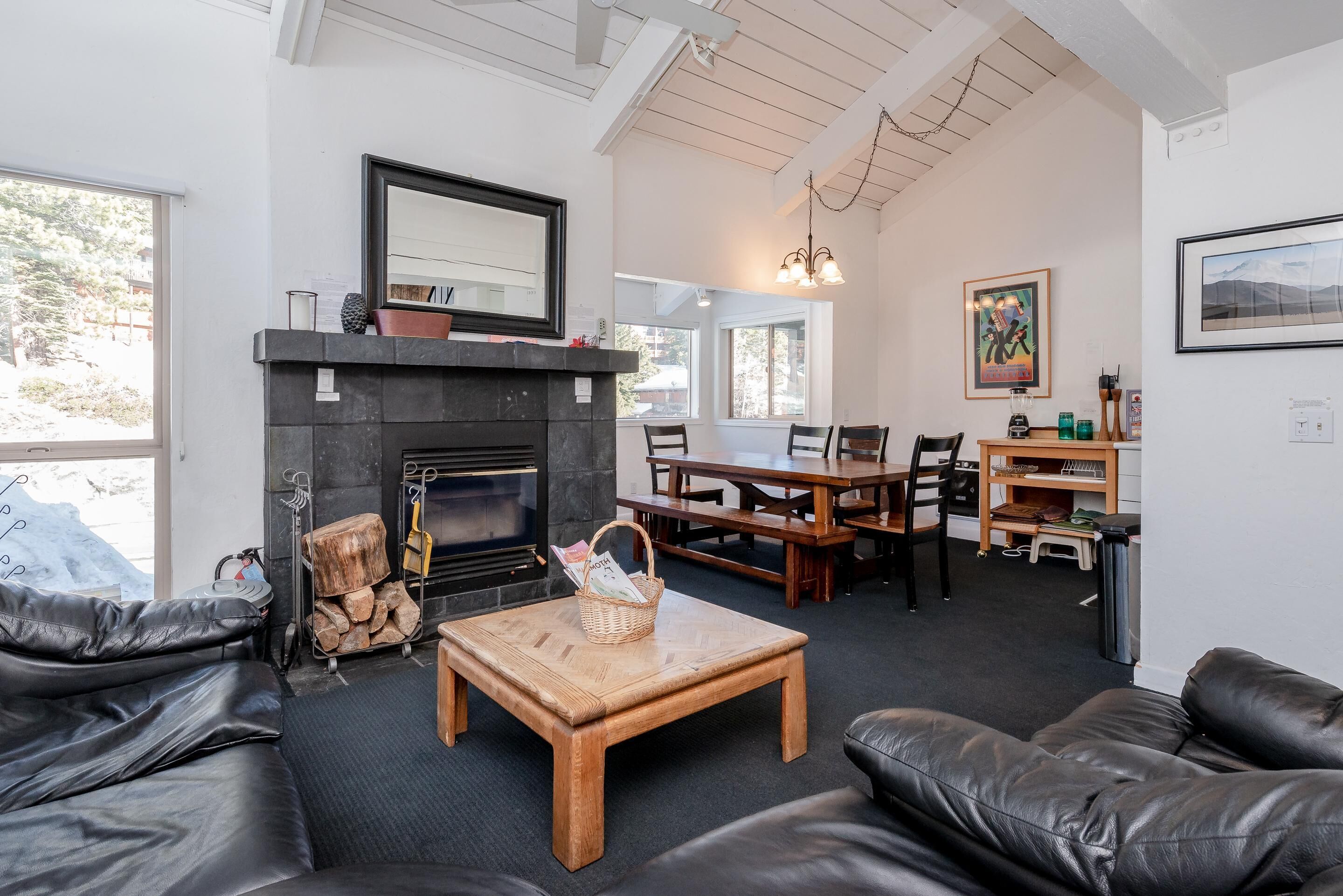 Casa de ciudad, 3 habitaciones (Chamonix #62 Bldg. D) | Sala de estar | Televisión y tenis de mesa 