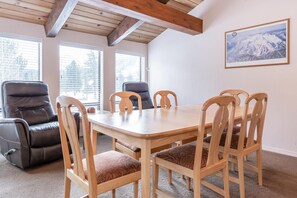 Maison mitoyenne, 3 chambres (Chateau Blanc #13) | Cuisine privée | Réfrigérateur, micro-ondes, plaque de cuisson, lave-vaisselle