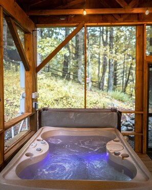 Indoor spa tub - Hot Tub, Views, Romantic Outdoor Lounge Area (Todd)